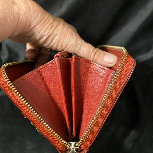 Gucci Zipper Red Wallet w/box - Picture 9 of 11